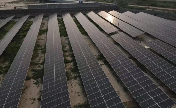 Azərbaycanda 2 günəş elektrik stansiyası üçün modullar Çin şirkətindən alındı